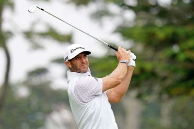 Selv om Dustin Johnson fra USA lavede en dobbeltbogey på lørdagens tredje runde, havde han så mange birdies på scorekortet, at han spillede sig op på førstepladsen i PGA Championship.
