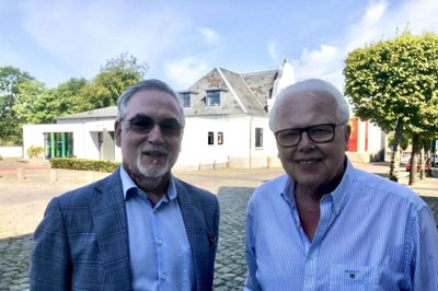 Formand for Ikast-Brande Cricket Club Tony Sharma (t.v.) og næstformand Niels Laurits Thygesen. Foto: Jette Aaes