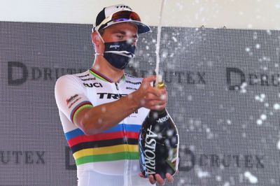 Mads Pedersen kan få endnu et år i VM-trøjen, hvis årets verdensmesterskab bliver aflyst.