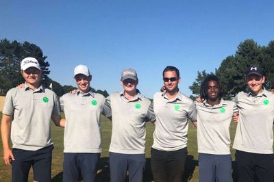 Førsteholdet, der sikrede sig oprykning til 1. division er fra venstre Philip Sillesen Nilsson, Carl Caspersen, Jonas Sillesen, Elitetræner Lars Larsson, Adam Pedersen, Lasse Olsen, Simon Henneberg og klubtræner Jonas Nissen. Foto: Privatfoto