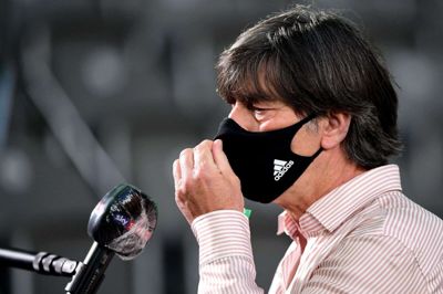 Den tyske landstræner, Joachim Löw, tror hverken på højt fysisk niveau i de kommende landskampe, eller at han kan begynde EM-forberedelser med holdet før næste år.