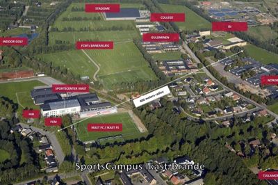 Ikast er blevet kendt - ikke bare i Danmark - men i hele Norden for det unikke campusmiljø, hvor elite og bredde færdes side om side. Her ses hele campusmiljøet. Foto: Sportscampus Ikast-Brande