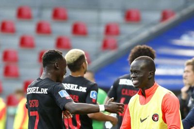 Pione Sisto (t.v.) scorede kampens eneste mål og sikrede dermed FC Midtjylland sejren over Lyngby i lørdagens Superligaopgør på MCH Arena. Foto: Tom Laursen