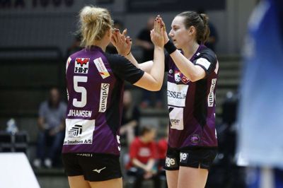 Ingvild Bakkerud (t.h.) var stærkt spillende for HIH i Randers. Foto: Henrik Ole Jensen (arkiv)
