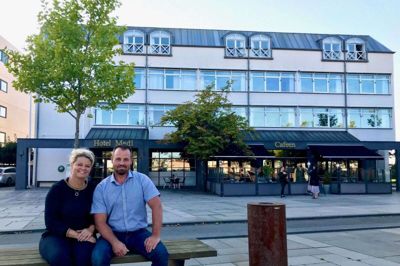 Efter 19 år i spidsen for Hotel Medi bliver Vinnie Olesen fra november forpagter af Herning City Hotel, mens Jesper Olesen også har opsagt sin stilling. Fremover bliver Martin Strange fra Hotel Limfjorden ny chef i Ikast. Foto: Jette Aaes