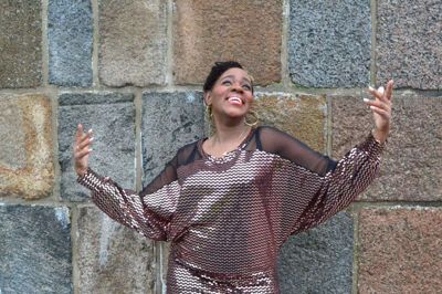 Lydiah Wairimu står i spidsen for Faurholt-gospelkoret Gospel for Fun, der giver gratis koncert i Ikast Kirke i morgen, fredag. Foto: Privatfoto