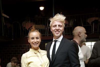 Claudia Rex er i år med til at markere Sindets Dag i Ikast-Brande, hvor man i år griber tingene lidt anderledes an. Hun ses her i selskab med husbonden, Pelle Emil Hebsgaard, fra Ikast. Foto: Henrik Ole Jensen