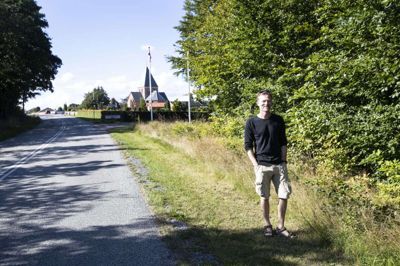 I budgetforliget har politikerne fundet 800.000 kroner som et ekstra tilskud til »Multistilauget - Bording Sogn«, der arbejder på at skabe en trafiksikker forbindelse for løbere, forgængere og cyklister mellem Bording Kirkeby og stationsbyen Bording. - Vi er nu tættere på målet end nogensinde, siger Martin Skøtt, der er formand for stilavet. Foto: Tom Laursen