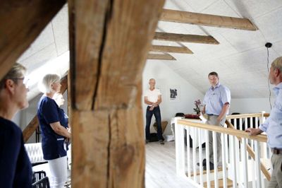Fra indvielsen af lokalerne i Bording, hvor Lokalpleje Danmark, som er leverandør til pilotprojektet om ældrepleje, der har fået navnet Buurtzorg-modellen, holder til. Foto: Tom Laursen