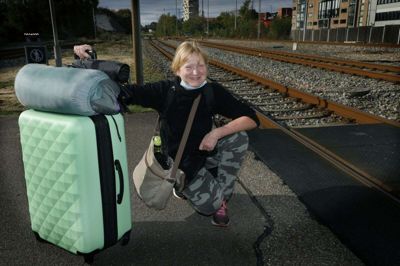 Gitte Slejborg Nielsen har solgt sit hus og pakket sine møbler i en container. Mandag sagde hun farvel til livet i Brande og indledte sin rejse til Grønland. Foto: Henrik Ole Jensen