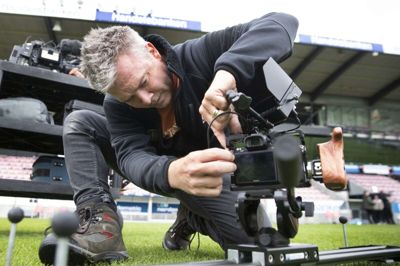 Den prisvindende tv-fotograf Claus Frederiksen, der er fra Bording, er af UEFA hyret til at lave smukke billeder af MCH Arena og nærområdet. De kan så vises i forbindelse med CL-transmissioner i hele Europa - og til »tilskuerne« på plads til CL-bold i Ikast Bio. Foto: Tom Laursen