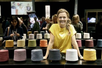 Louise Byg Kongsholm og Pej Gruppen havde en stand på messen, hvor trendfirmaet blandt andet præsenterede de nye modefarver. Foto: Henrik Ole Jensen