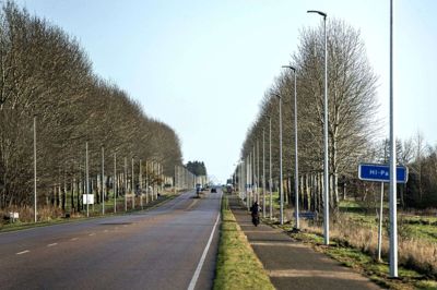 Aktiviteten i HI-Park er stærkt stigende. Det giver øget trafik og et behov for bedre lysforhold. Derfor er Herning og Ikast i fællesskab i fuld gang med at etablere nye gadelygter på strækningen mellem Hammerum og Ikast. Foto: tom Laursen