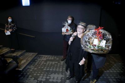 - Jeg har nydt hvert et sekund sammen med jer, sagde en rørt Anne-Margrethe Andersen, der nu går på pension efter en enestående frivillig indsats for at integrere de flygtninge, der er kommet til Ikast gennem de seneste år. Foto: Flemming Hansen