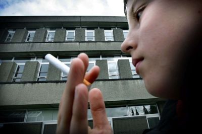 Røgfri skolegang er målet for et nyt partnerskab på tværs af ungdomssudannelser, regionen Midt og kommunerne i det midtjyske. Fælles site for hjemmesider skal skabe fælles inspiration. Foto: Modelfoto