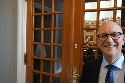Folketingsmedlem Carsten Kissmeyer (V) nåede onsdag ikke på job på Christiansborg, da hans bil blev påkørt på motorvejen mellem Bording og Pårup. Foto: Marianne R. Eskildsen