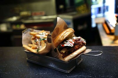 Burger Shack lukkede i september sidste år deres restaurant i Østergade i Herning. I første omgang var meldingen, at man ledte efter bedre lokaler, men siden er planerne sat på hold. Foto: Flemming Hansen