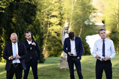 Venstres formand, Jakob Ellemann-Jensen (2. fra Venstre) har tidligere sagt, at han er det store dyr på savannen i blå blok. Ifølge Voxmeter vil De Konservative med Søren Pape Poulsen (tv) i spidsen dog kunne pryde sig med den titel, hvis der var valg i dag.