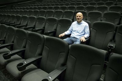 Biografchef Bjarne Raabjerg venter med længsel på at kunne genåbne Ikast Bio. Foto: Tom Laursen