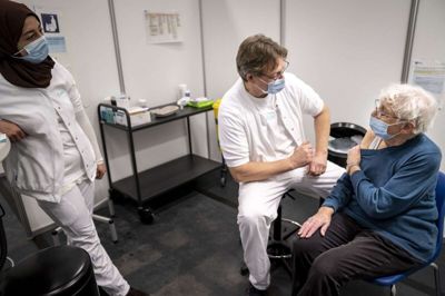 85 procent af befolkningen vil sige ja til coronavaccine, når de får tilbuddet, viser Voxmeter-måling. Men flere har nu en præference for, hvilken vaccine det er. (Arkivfoto.)