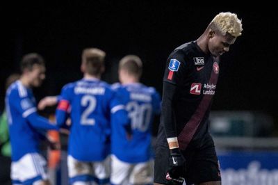 Lyngby jubler, mens Sory Kaba bøjer nakken. Foto: Liselotte Sabroe/Ritzau Scanpix