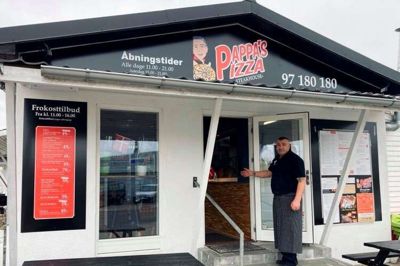 Kemal Polat glæder sig til at byde kunderne indenfor hos Pappa’s Pizza og Steakhouse i Ikast. Her bliver alt mand lavet fra bunden og der bliver kun brugt friske råvarer. Foto: Anne Cecilie Emmery