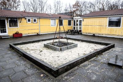 I disse nedslidt barakker på Klochsvej undervises lige nu de ældste elever fra kommunens nordlige autismetilbud. Fra 2023 står en nybygget afløser klar ved siden af Bording Skole. Foto: Tom Laursen