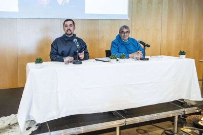 Muté B. Egede (til venstre) har taget Naleraq - og formand Hans Enoksen (til højre) - med i regeringen i Grønland.