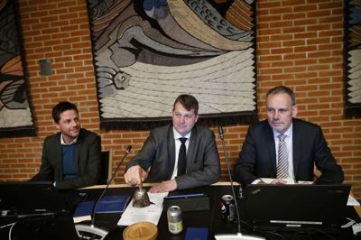 Direktør for børn og fællesskab Rasmus Byskov-Nielsen, borgmester Ib Lauritsen og kommunaldirektør Flemming Storgaard har haft corona-håndtering højt på dagsordnen de seneste dage. Foto: Flemming Hansen