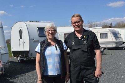 Annette og Preben Hedegaard har efter 24 år valgt at lukke deres forretning, Ikast Camping og Fritid, for blandt andet at få tid til selv at tage på camping. Foto: Laila Kempel