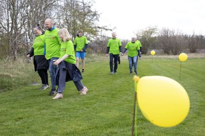 De grønne bluser, der blev produceret til Ikasts første Stafet for Livet - var fundet frem og kom igen til ære og værdighed ved Faurholts Stafet for Livet. Foto: Tom Laursen
