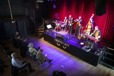 Bakkehuset er genåbnet, og derfor var der lørdag inviteret til en god omgang frokostjazz med Creole Catz. Arrangørerne fik dog først myndighedernes retningslinjer for genåbning at vide så sent, at denne omgang frokostjazz undtagelsesvis blev afviklet uden frokost. Foto: Tom Laursen