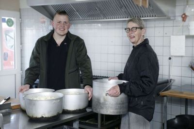 Rasmus Birkkjær har købt inventaret og lejet sig ind i hos Helle Sørensen i Tulstrup, hvor han fra 1. august for alvor vil rulle sin virksomhed »Birkkjær - God smag fra bunden« ud som fuldtidsbeskæftigelse. Foto: Henrik Ole Jensen