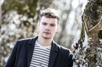 21-årige Magnus Würtz Engedahl kan godt lide at engagere sig i sin by og i politik. Derfor er han også formand for både Ikast-Brande Ungdomsråd og for Venstres Ungdom i Ikast-Brande Kommune. Foto: Tom Laursen