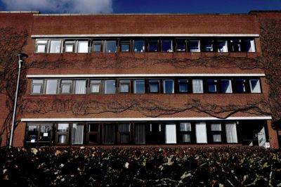 De 23 medlemmer af det nyvalgte byråd i Ikast-Brande Kommune for årene 2022 til 2025 har nu fordelt udvalgsposterne mellem sig. Aftalen om fordeling er dog først helt bindende, når der er holdt konstituerende byrådsmøde i december. Foto: Henrik Ole Jensen