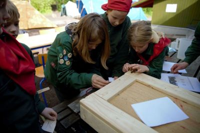 Skattekisten åbnes af Bertram Merstrand, Silas Skov, Lærke Bak, Ellinor Siig, Karoline Bundgaard. Foto: Ditlev Kirstein Hansen