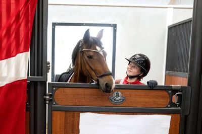 Et glad nyt nordisk mesterpar: Ponyen Dot Com og 12-årige Sofia Rosenkilde. Foto: Tom Laursen