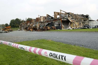 De sørgelige rester efter den voldsomme brand i den store virksomhedsbygning på Lene Haus Vej. Foto: Henrik Ole Jensen