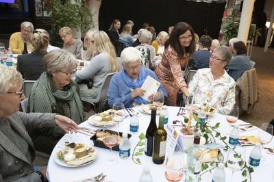 Den årlige Ladies Night er populære blandt kvinderne. Der er igen begrænset deltagerantal på 200, som der allerede er gjort et godt indhug i. Billedet her stammer fra sidste års arrangement. Foto: Tom Laursen