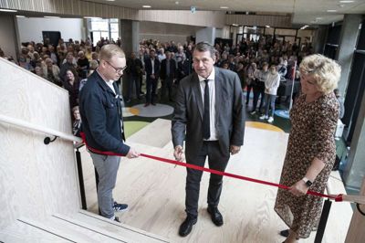 Borgmester Ib Lauritsen (V) er stolt af Artium, og glæder sig på børnene, Brandes og hele kommunens vegne over det nye multihus. Foto: Tom Laursen