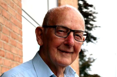 Kristian Mikkelsen er en rigtig uldjyde der grundlagde Kribo Trikotage. På lørdag fylder han 90 år. Foto: Laila Kempel