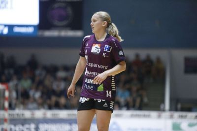 HIH og holdets nye svenske profil, Emma Lindquist, spiller topkamp. Foto: Henrik Ole Jensen