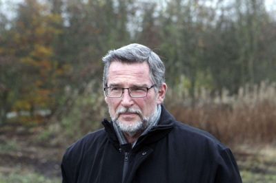 Tidligere sognepræst Lindvig Osmundsen understreger, at kirken jo ikke er en dansk opfindelse. Derfor arbejder han også med at få det internationale perspektiv ind i den danske folkekirke. Foto:
