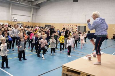Børnene dansede ferien ind sammen med 700.000 danske folkeskoleelever. Foto: Tom Laursen