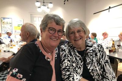 90-årige Anette (th) taler fortsat dansk og er en af dem aftenens fordragsholder Gerda Abildgaard, (tv) mødte på sin tur til Amerika. Foto: privat