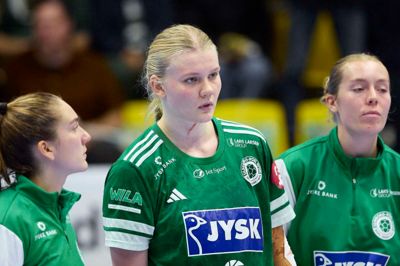 Boline Laursen fik mod Nykøbing Falster et stort sår på halsen efter en duel med sin tidligere holdkammerat i Skanderborg, Clara Bang.