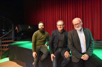 Morten Rune (t.v.) mødte tilfældigt Rotarys’ Bo Toft Jepsen og Jakob Lauridsen i Bakkehuset, hvor koncerten finder sted.Foto: Privatfoto