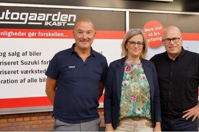 Det vil være de samme kendte ansigter, man møder i butikken, og Irene Ravn (i midten) fortsætter som daglig leder. Ulrik Thrane (t.v.) og Claus Honoré (t.h.) ejer hver en del af butikken. Foto: PR-foto