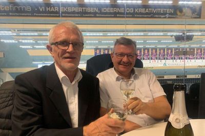 Bruno Ostenfeldt Jensen (NB) fik en plads i byrådet, da partiet fik et enkelt mandat. Her skåler han med sin medkandidat Tommy Høgh Vestergaard. Foto: Mikkel Korsgaard Christensen