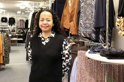 Mange sparker formentligt julegaveshoppingen i gang til Black Friday, og juletid er traditionernes tid. Indehaver af SpinMode by Pasgaard, Henriette Verona Piilgaard, har derfor traditionen tro holdt fast i »den famøse and«. Foto: Privatfoto